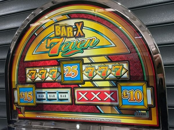 Bar X 7 £100 Jackpot Dome Top Arcade/Casino Machine - Image 5